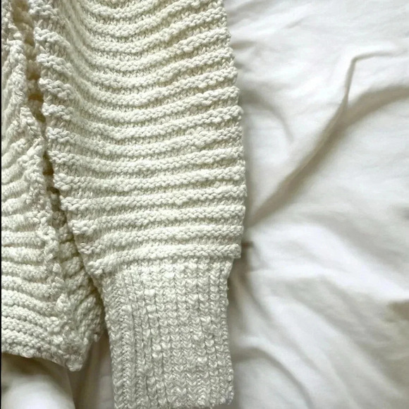 NWT Free People Songbird Ivory Crochet V-Neck Pullover Size  M - Picture 4 of 9
